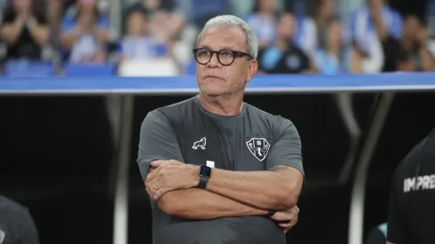 Hélio dos Anjos durantes confronto contra o Remo na Copa Verde de 2024.
