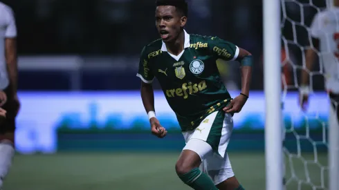 Estevao jogador do Palmeiras comemora seu gol durante partida contra o Botafogo-SP no estadio Arena Allianz Parque pelo campeonato Copa Do Brasil 2024. 
