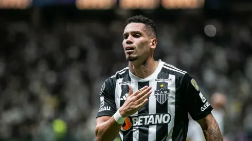 Paulinho durante confronto contra o Rosário Central na Libertadores de 2024.