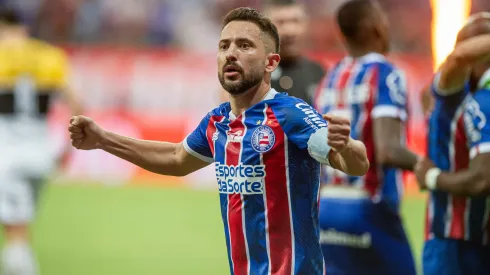 Everton Ribeiro jogador do Bahia comemora gol com jogadores do seu time durante partida contra o Criciuma no estadio Arena Fonte Nova pelo campeonato Copa Do Brasil 2024. Jhony Pinho/AGIF