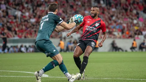 Vasco e Athletico fizeram uma partida movimentada na Baixada.
