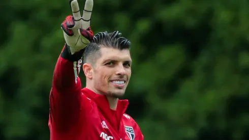 O goleiro Tiago Volpi em foto de arquivo atuando pelo Sao Paulo. Atleta vive bom momento na Liga MX. 
