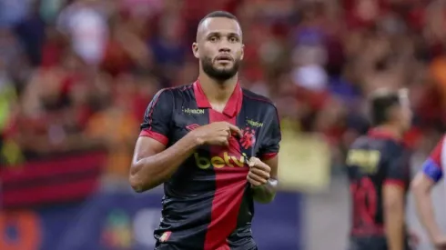 Gustavo Coutinho jogador do Sport comemora seu gol durante partida contra o Juazeirense no estadio Arena Pernambuco pelo campeonato Copa Do Nordeste 2024.  Rafael Vieira/AGIF
