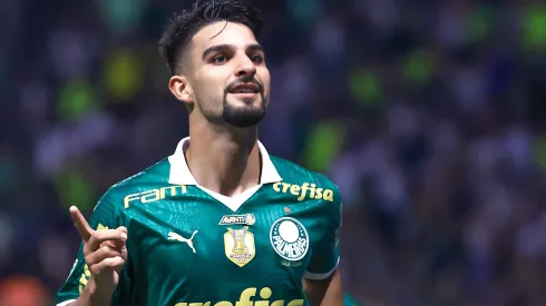 Flaco López jogador do Palmeiras comemora seu gol durante partida contra o Santos no estádio Arena Allianz Parque pelo campeonato Paulista 2024. Atacante vai ficar no Palestra. 
