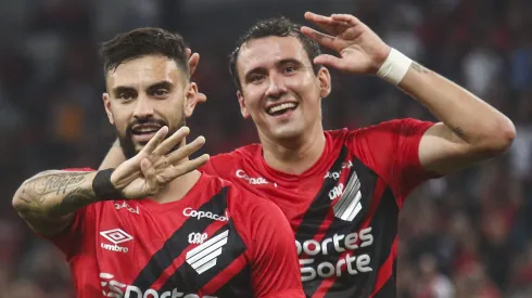 Mastriani jogador do Athletico-PR comemora seu gol durante partida contra o Rayo Zuliano no estadio Arena da Baixada pelo campeonato Copa Sul-Americana 2024. Gabriel Rosa Machado/AGIF
