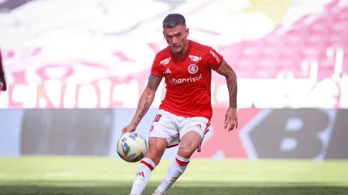 Aránguiz ficou de fora da Copa América - Foto: Maxi Franzoi/AGIF