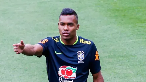 Alex Sandro chegou a ser especulado no São Paulo
