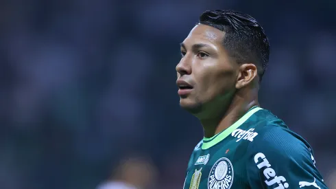 Rony jogador do Palmeiras durante partida contra o Bragantino no estádio Arena Allianz Parque pelo campeonato Paulista 2023. Rony virou pedido da torcida gremista
