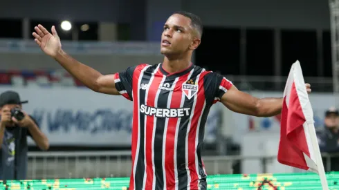 Juan vem sendo criticado pelos torcedores do São Paulo – Foto: Fernando Torres/AGIF
