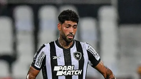 Alexander Barboza pode deixar o Botafogo. 
