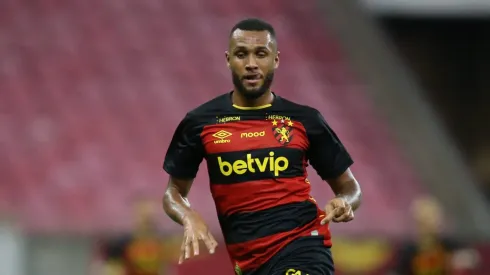 Gustavo Coutinho jogador do Sport durante a partida contra o Ceara na Arena de Pernambuco, pela copa do nordeste 2024, nesta quarta-feira (10). Marlon Costa/AGIF
