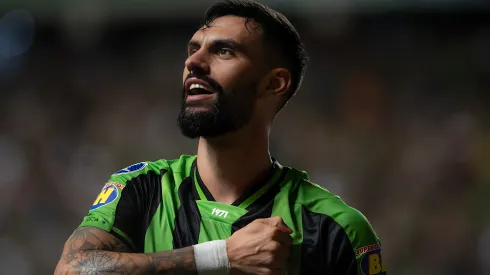 Gonzalo Mastriani jogador do América-MG comemora seu gol durante partida contra o Peñarol no estádio Independência pelo campeonato Copa Sul-Americana 2023. Atacante é desejado pelos gremistas.
