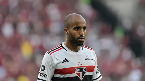  Lucas jogador do São Paulo durante partida contra o Flamengo no estádio Maracanã pelo campeonato Copa do Brasil 2023. Atleta pode ajudar em contratação de peso.
