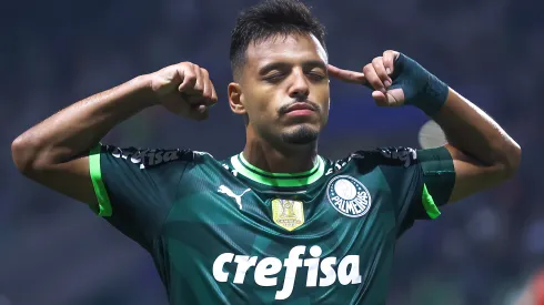 Gabriel Menino jogador do Palmeiras comemora seu gol durante partida contra o Tombense no estádio Arena Allianz Parque pelo campeonato Copa do Brasil 2023. Volante foi cobrado pela torcida.
