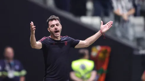 Mariano Soso terá que trabalhar bem antes da partida da Copa do Nordeste - foto: Gilson Lobo/AGIF