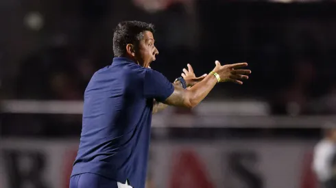 Thiago Carpini ganha mais opções no elenco - Foto: Anderson Romão/AGIF