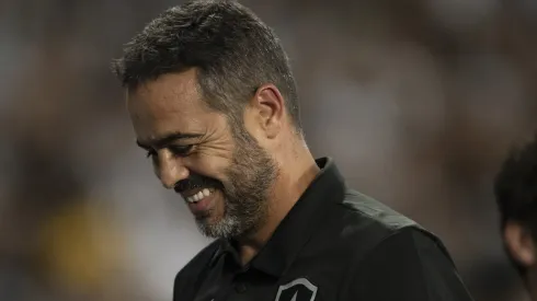 Artur Jorge tecnico do Botafogo durante partida contra o LDU no estadio Engenhao pelo campeonato Copa Libertadores 2024. Jorge Rodrigues/AGIF
