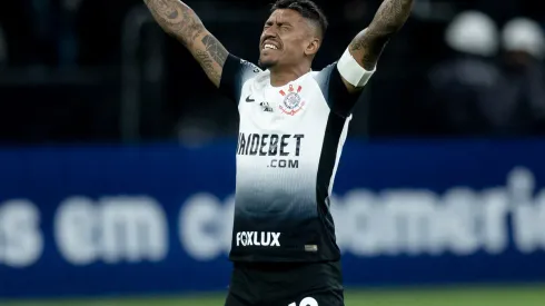  Paulinho se despede do Corinthians. 
