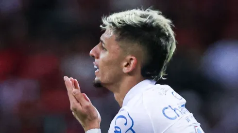 Biel jogador do Bahia lamenta chance perdida durante partida contra o Internacional no estádio Beira-Rio pelo campeonato BRASILEIRO A 2023.
