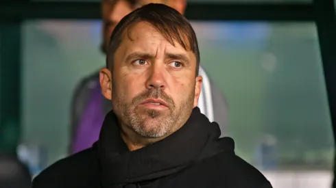 Eduardo Coudet técnico do Atlético-MG durante partida contra o Coritiba no estádio Couto Pereira pelo campeonato BRASILEIRO A 2023. Treinador é pressionado pela torcida.
