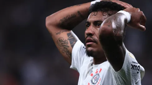 Paulinho, jogador do Corinthians.
