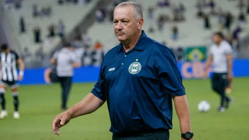 James Freitas durante confronto contra o Ceará na Arena Castelão pela Série B.
