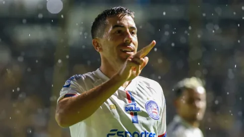 Carlos De Pena jogador do Bahia comemora seu gol durante partida contra o Criciuma no estadio Heriberto Hulse pelo campeonato Copa Do Brasil 2024. Luis Felipe Amorin/AGIF
