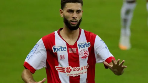 Wagner Leonardo com a camisa do Náutico em confronto contra o Sport em 2021.
