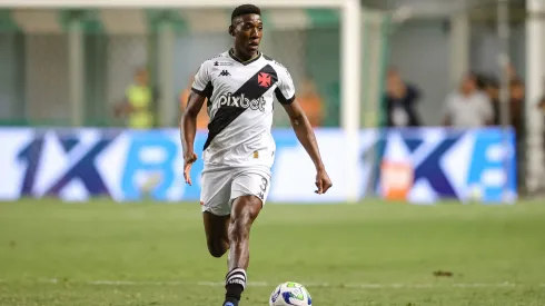 Leo Pelé jogador do Vasco durante partida contra o America-MG no estadio Independencia pelo campeonato Brasileiro A 2023. Zagueiro é criticado pela torcida
