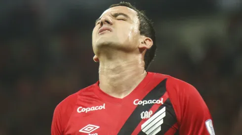 Pablo jogador do Athletico-PR lamenta durante partida contra o Danubio no estadio Arena da Baixada pelo campeonato Copa Sul-Americana 2024. Gabriel Rosa Machado/AGIF
