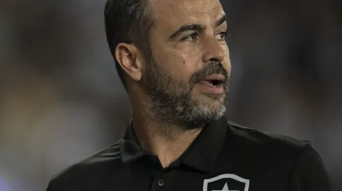 Artur Jorge técnico do Botafogo durante partida contra o LDU no estádio Engenhão pelo campeonato Copa Libertadores 2024. 
