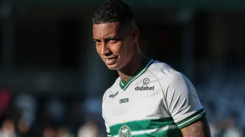 Alef Manga está afastado pelo STJD - Foto: Robson Mafra/AGIF