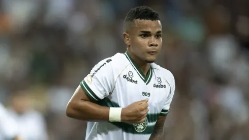 Kaio Cesar jogador do Coritiba durante partida contra o Fluminense no estadio Maracana pelo campeonato Brasileiro A 2023. Jorge Rodrigues/AGIF
