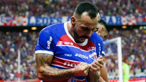 Moises jogador do Fortaleza comemora seu gol durante partida contra o CRB no estadio Arena Castelao pelo campeonato Copa Do Nordeste 2024. Baggio Rodrigues/AGIF
