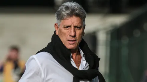 Renato Gaúcho vem buscando a melhor formação para o Grêmio - Foto: Robson Mafra/AGIF