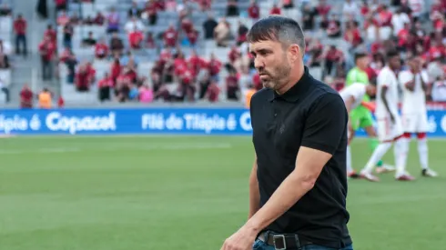 Eduardo Coudet tem dúvidas para duelo contra o Delfín – Foto: Robson Mafra/AGIF 
