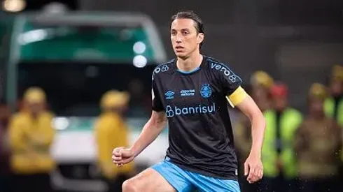 Pedro Geromel atuando no Grêmio em 2023
