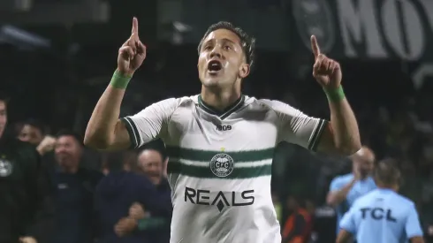 Matheus Frizzo marcou um gol nível Puskás - Foto: Gabriel Rosa Machado/AGIF