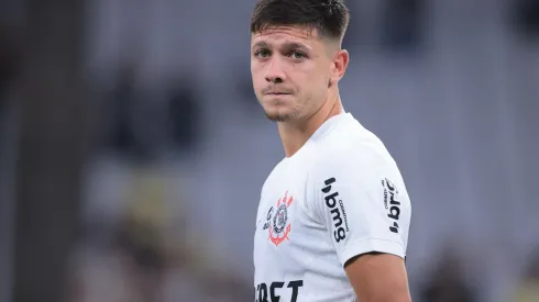 Rodrigo Garro durante confronto contra o Nacional na Sul-Americana 2024. Meia manda mensagem aos torcedores do Corinthians.
