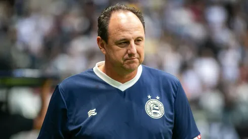 Rogério Ceni ganha mais opção na defesa - Foto: Fernando Moreno/AGIF