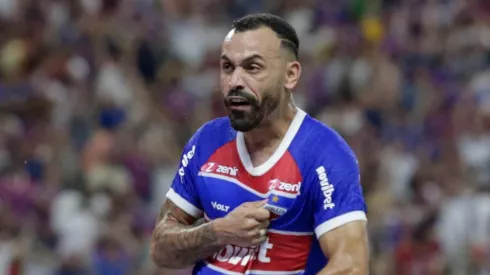 Moises jogador do Fortaleza comemora seu gol durante partida contra o CRB no estadio Arena Castelao pelo campeonato Copa Do Nordeste 2024. Lucas Emanuel/AGIF
