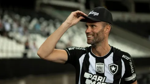 Atualmente, Joel Carli trabalha no Botafogo – Foto: Jorge Rodrigues/AGIF
