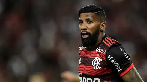 Rodinei jogador do Flamengo durante partida contra o Atlético-GO no estádio Maracanã pelo campeonato Brasileiro A 2022. Lateral 'descartou' um possível retorno.
