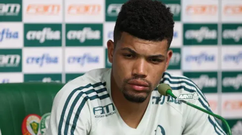 O jogador Juninho, da SE Palmeiras, concede entrevista coletiva, durante jogo-treino contra a equipe do Oeste FC, na Academia de Futebol. Zagueiro foi sondado pelo Athletico
