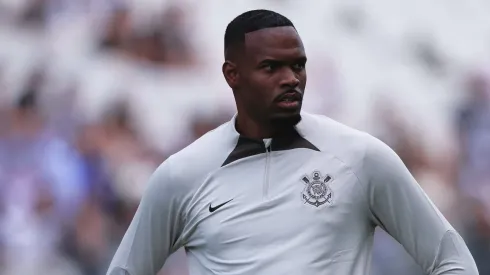 Carlos Miguel goleiro do Corinthians durante aquecimento antes da partida contra o Fluminense na Arena Corinthians pelo campeonato Brasileiro A 2024. 
