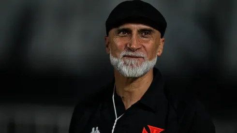 Álvaro Pacheco vem sofrendo com problemas na defesa do Vasco - Foto: Thiago Ribeiro/AGIF