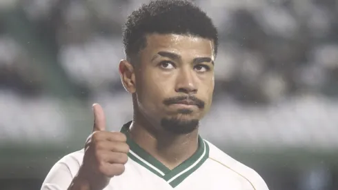 Lucas Ronier jogador do Coritiba durante partida contra o Guarani no estádio Couto Pereira pelo campeonato Brasileiro B 2024. Foto: Gabriel Rosa Machado/AGIF
