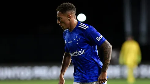 Robert jogador do Cruzeiro durante partida contra o Vasco no estadio Sao Januario pelo campeonato Brasileiro A 2024. Foto: Thiago Ribeiro/AGIF
