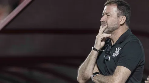 Augusto Melo vem se planejando internamente para a chegada de reforços - Foto: Heber Gomes/AGIF