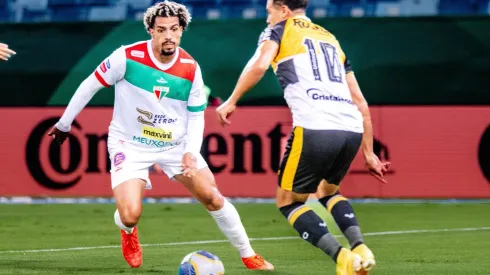 Meia Giovanni Augusto do Criciúma em ação (Foto Arena LTDA / Alamy Stock Photo)